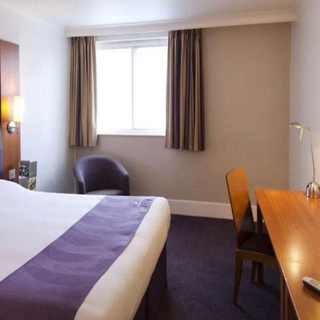 Premier Inn Huddersfield Central Екстериор снимка