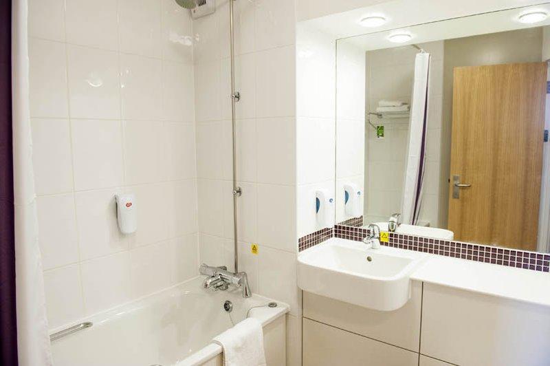 Premier Inn Huddersfield Central Екстериор снимка